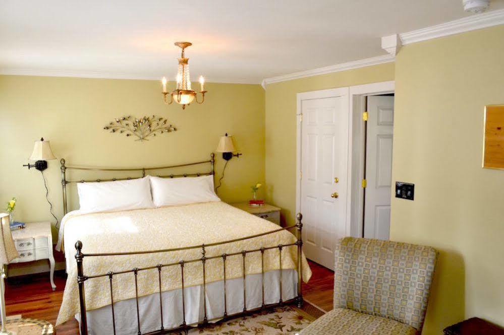 The Bell House Inn Glens Falls Esterno foto