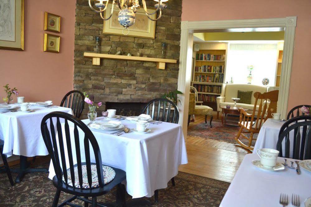 The Bell House Inn Glens Falls Esterno foto